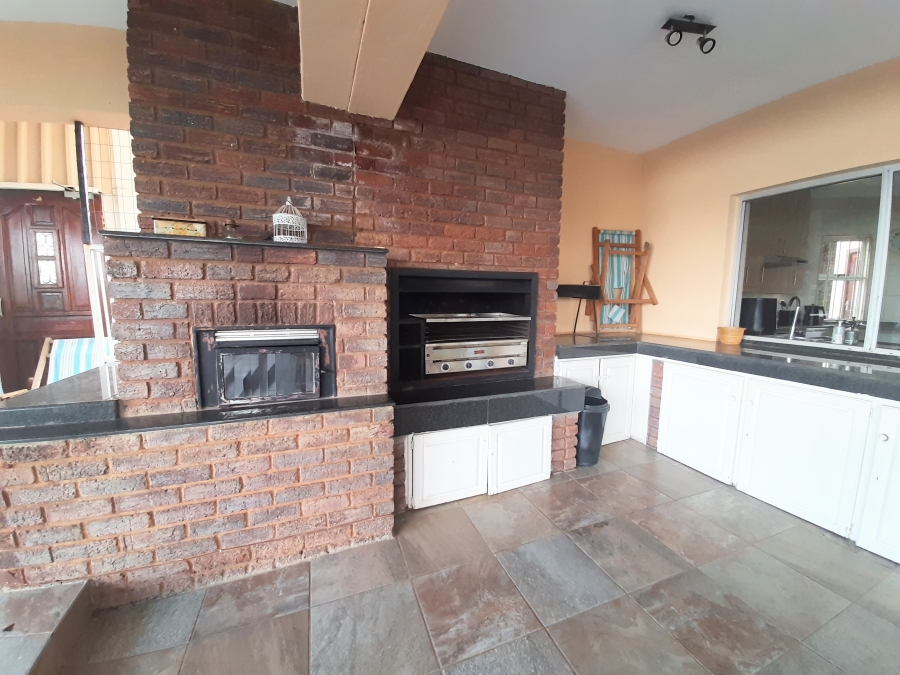6 Bedroom Property for Sale in Kosmos North West